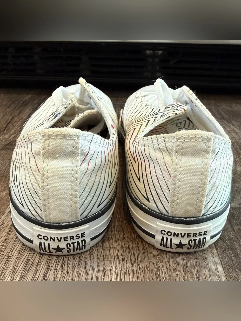 Converse Chuck Taylor All Star Low Junior Size 6 Lace Up Iridescent Rainbow Star